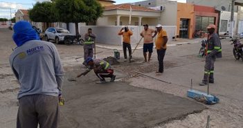 PREFEITURA DE CHORROCHÓ INICIA A RECUPERAÇÃO DE PAVIMENTAÇÃO DAS RUA RUI BARBOSA E TRECHO DE FRENTE AO COLÉGIO ESTADUAL