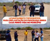 SECRETÁRIOS ACOMPANHAM OS SERVIÇOS DE TOPOGRÁFICA PARA IMPLANTAÇÃO DO PROGRAMA MINHA CASA MIMHA VIDA NO MUNICÍPIO DE CHORROCHÓ.
