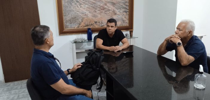 PREFEITURA DE CHORROCHÓ E EXÉRCITO BRASILEIRO EM REUNIÃO PARA DEFINIR ESTRATÉGIAS DE MELHORIA NO ABASTECIMENTO DE ÁGUA DA OPERAÇÃO PIPA EM 2026.