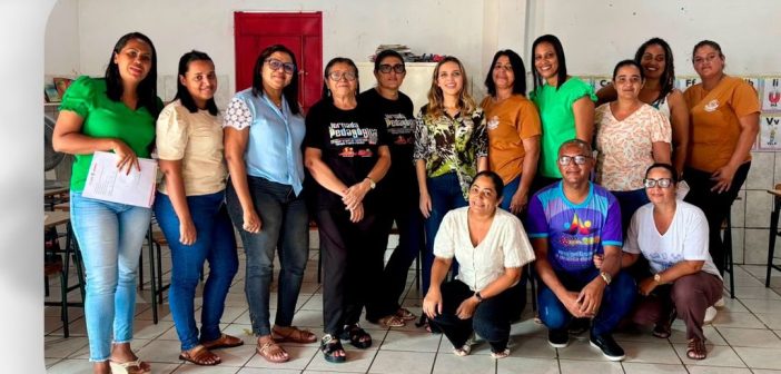FORMAÇÃO: O PAPEL PROFISSIONAL  DE APOIO E DO PROFESSOR NA EDUCAÇÃO ESPECIAL